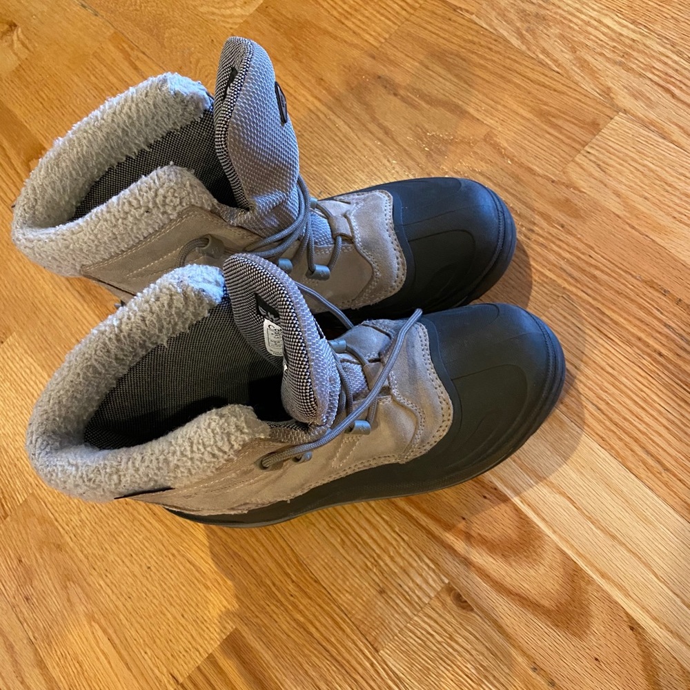 Women’s size 9 Columbia Snow boots